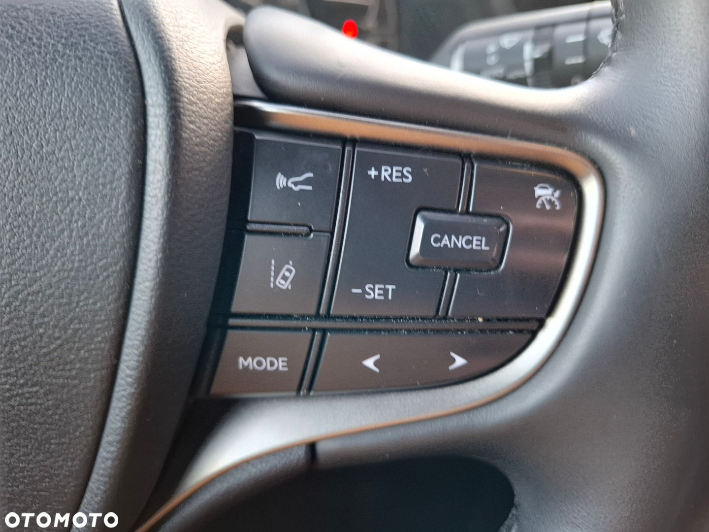 Lexus UX - 35