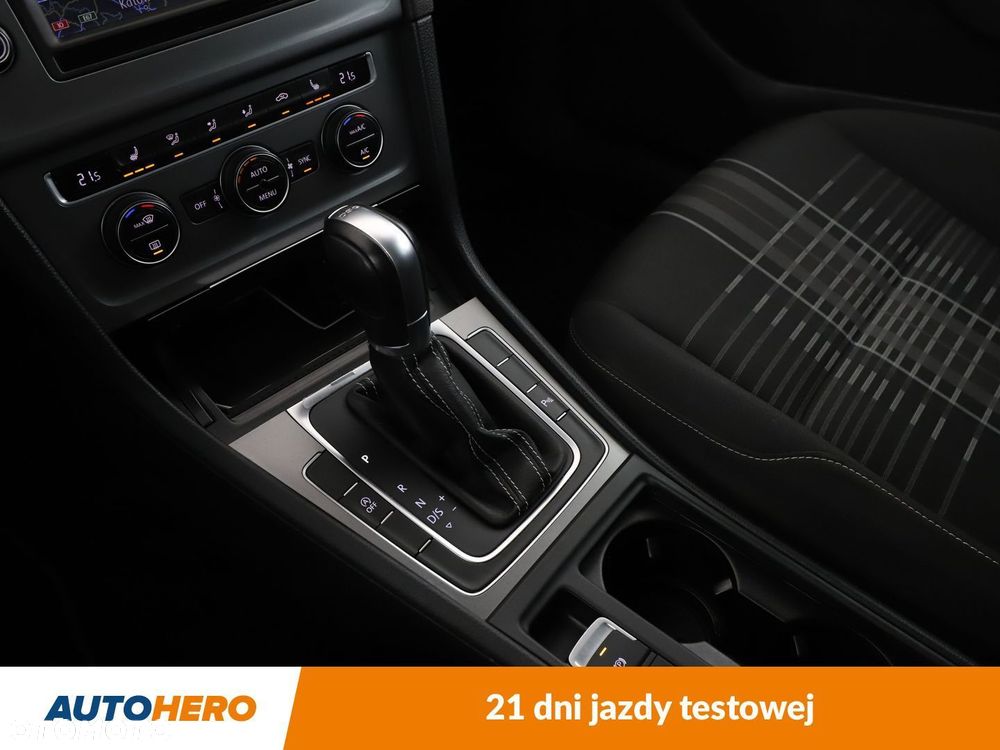 Volkswagen Golf - 26