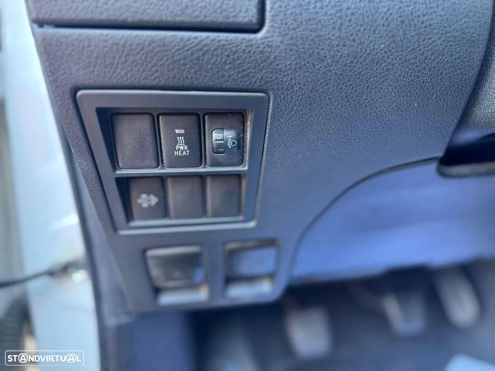 Toyota hilux 2.4 d-4d 4wd ce cm 3l - 7