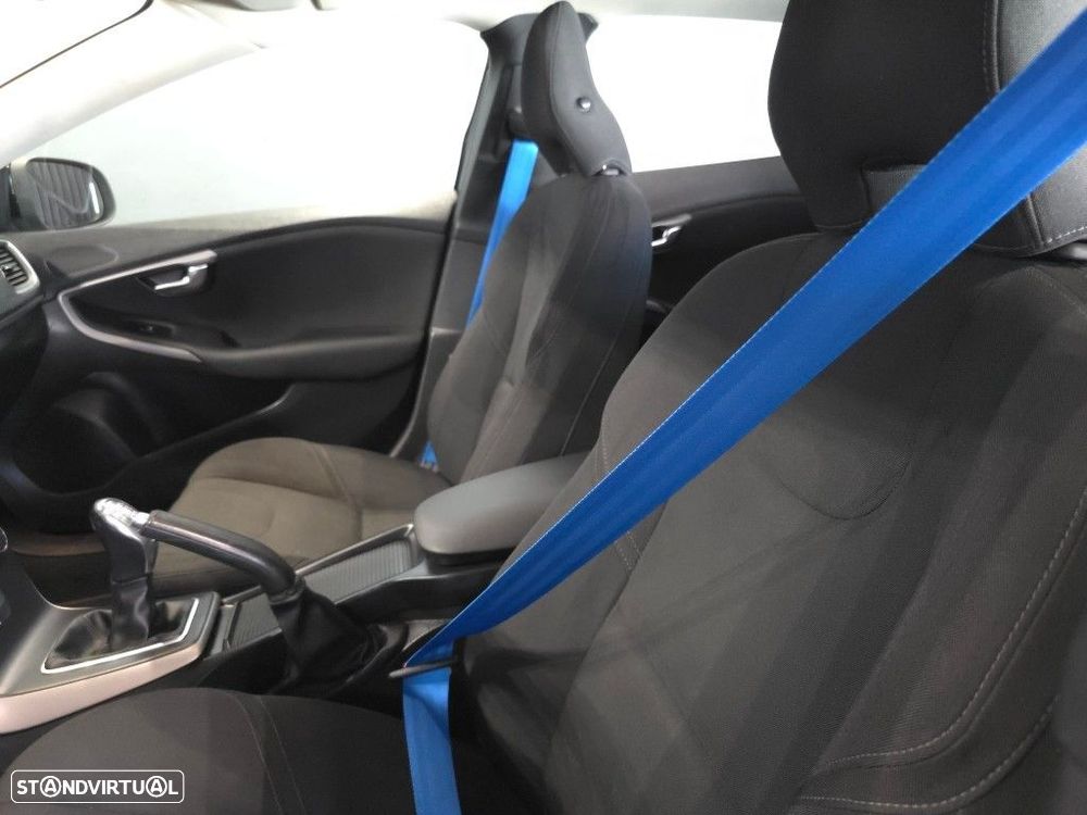 Volvo V40 1.6 D2 Momentum - 19