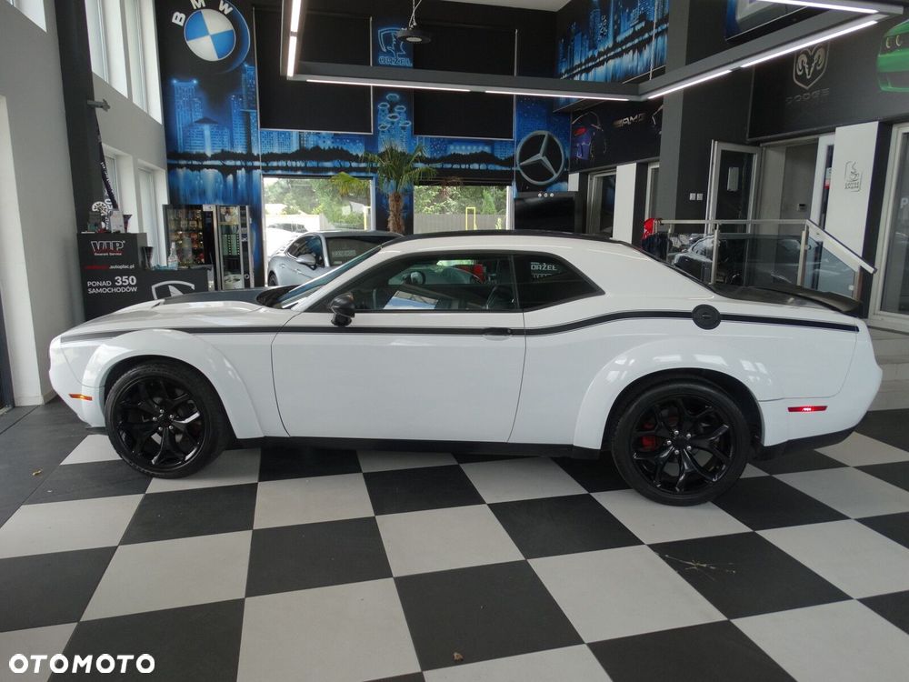 Dodge Challenger - 8