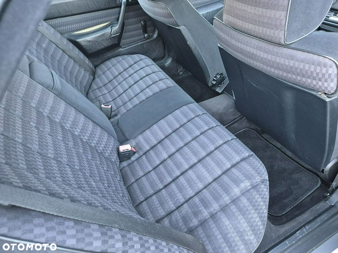 Mercedes-Benz W201 (190) - 25