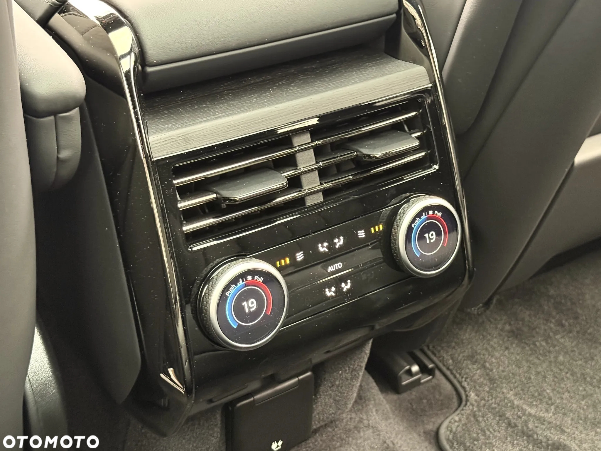 Land Rover Range Rover Sport D350 Autobiography - 8