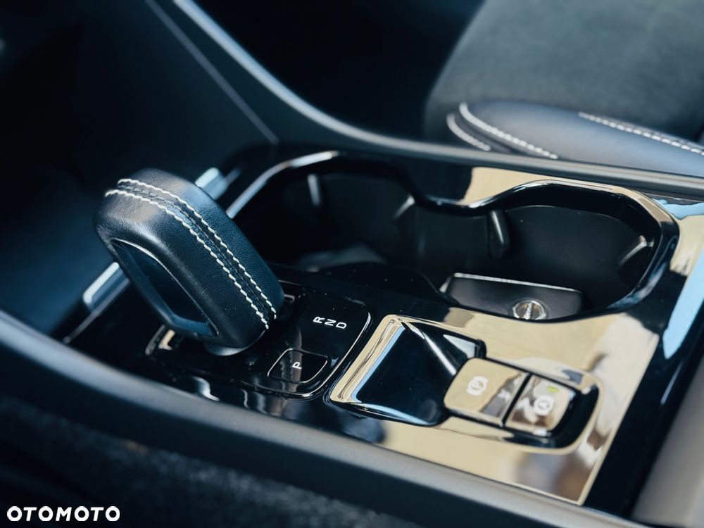 Volvo XC 40 D4 AWD Geartronic R-Design - 8