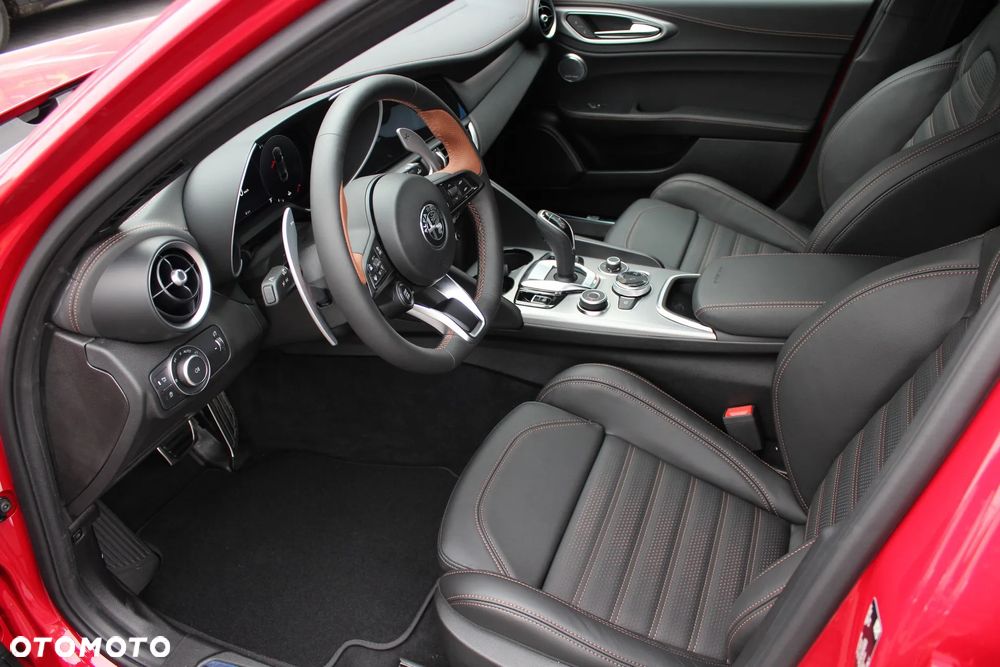 Alfa Romeo Giulia 2.0 Turbo Intensa Q4 - 8