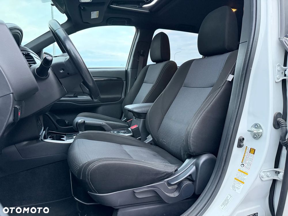 Mitsubishi Outlander - 10