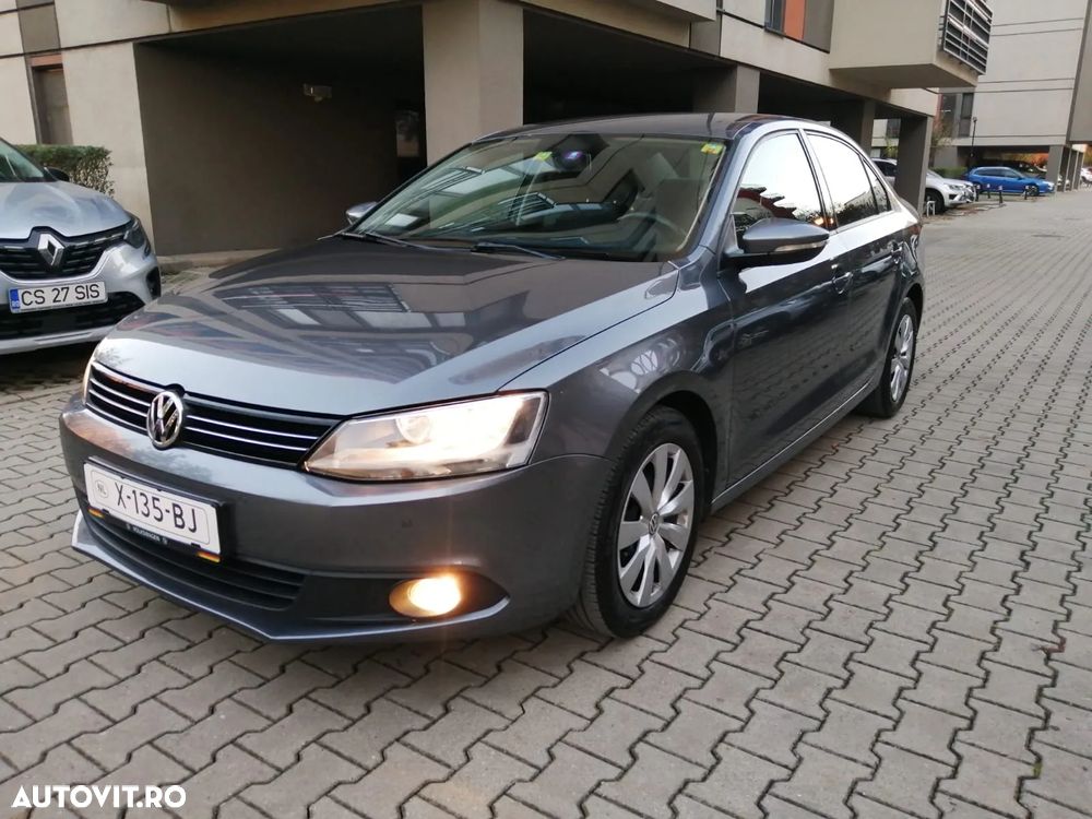 Volkswagen Jetta - 1