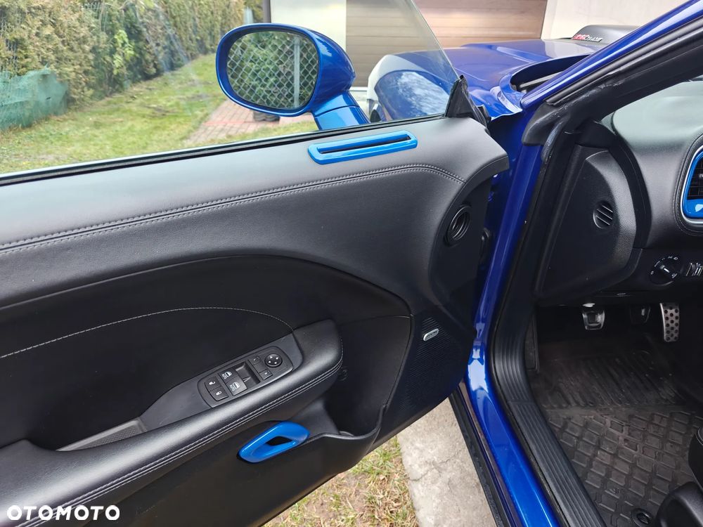 Dodge Challenger - 16