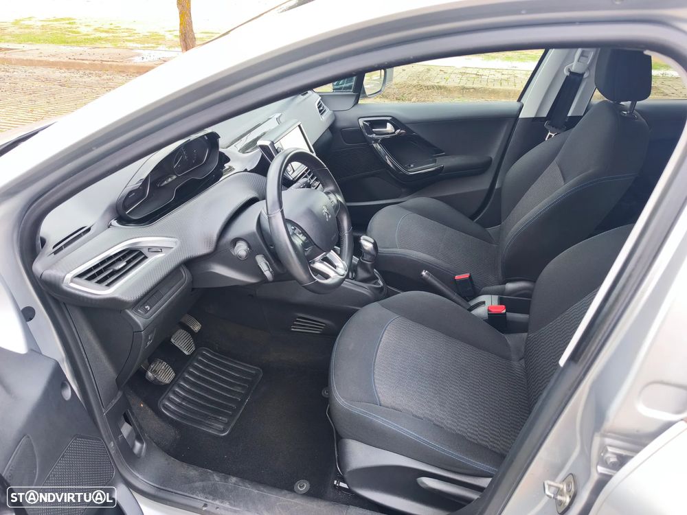 Peugeot 208 1.2 PureTech Style - 5