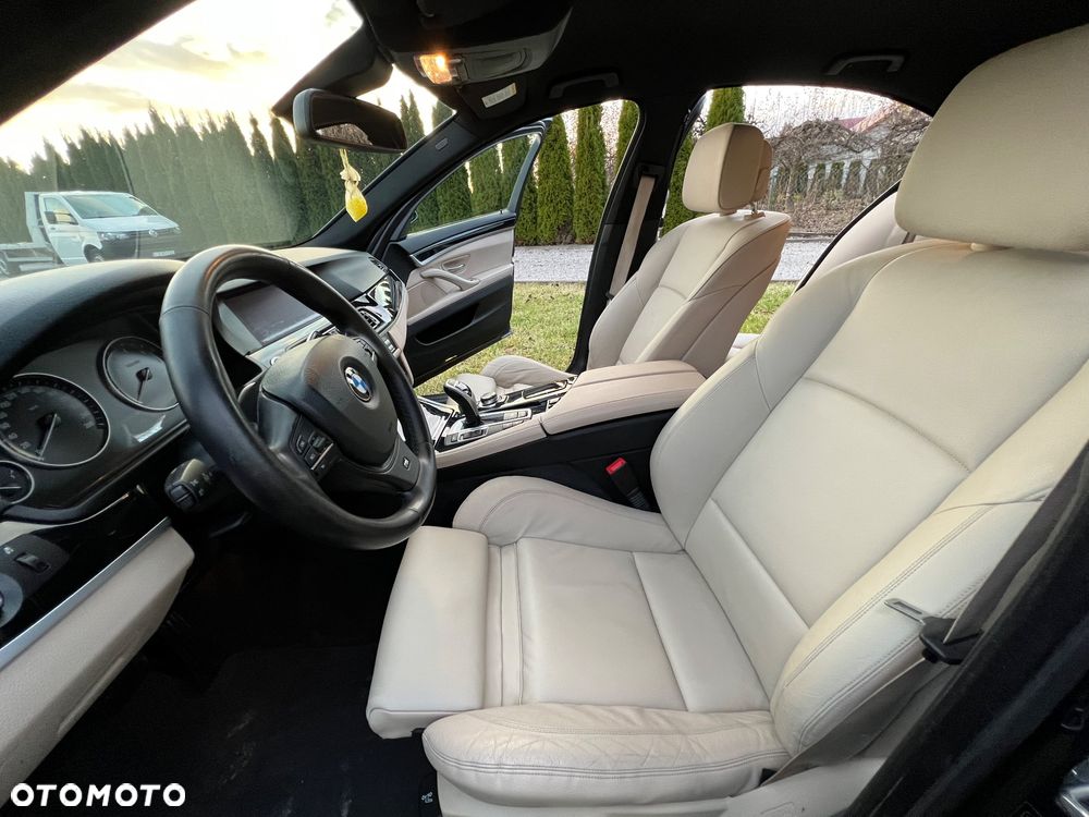 BMW Seria 5 528i xDrive Sport-Aut - 12