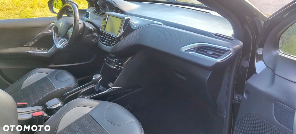 Peugeot 2008 1.2 Pure Tech GPF Allure S&S EAT6 - 11