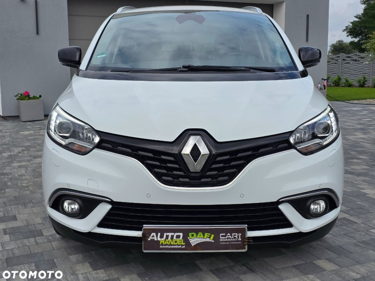 Renault Grand Scenic - 8