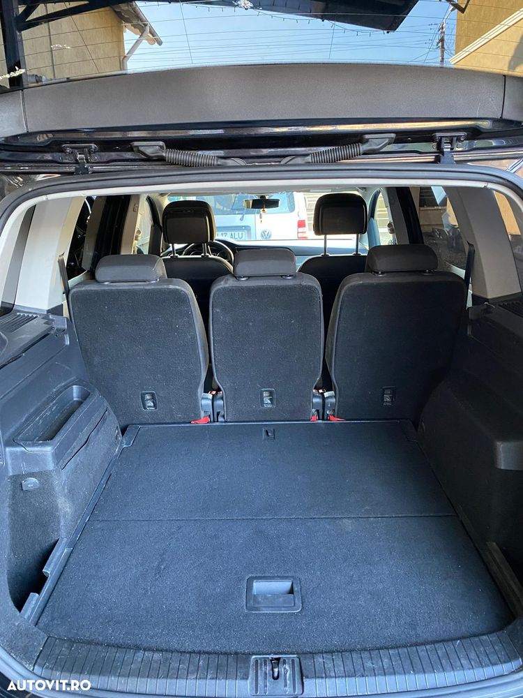 Volkswagen Touran 1.6 TDI DSG Comfortline - 11