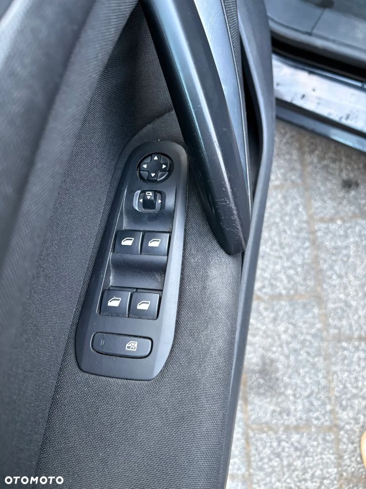 Peugeot 308 1.6 BlueHDi Allure S&S - 10