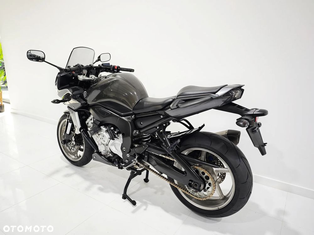 Yamaha FZ - 19