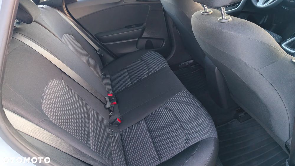 Kia Ceed - 10