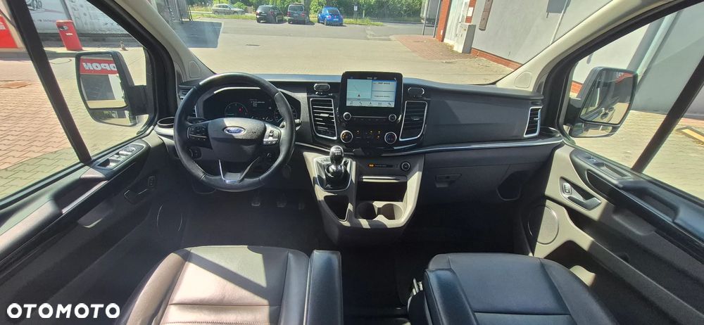 Ford Tourneo Custom 320 L2H1 VA Titanium - 11