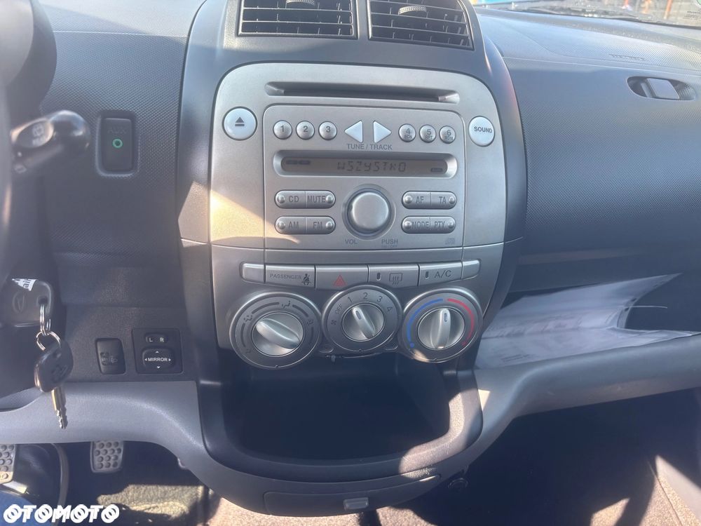 Daihatsu Sirion 1.3 - 30