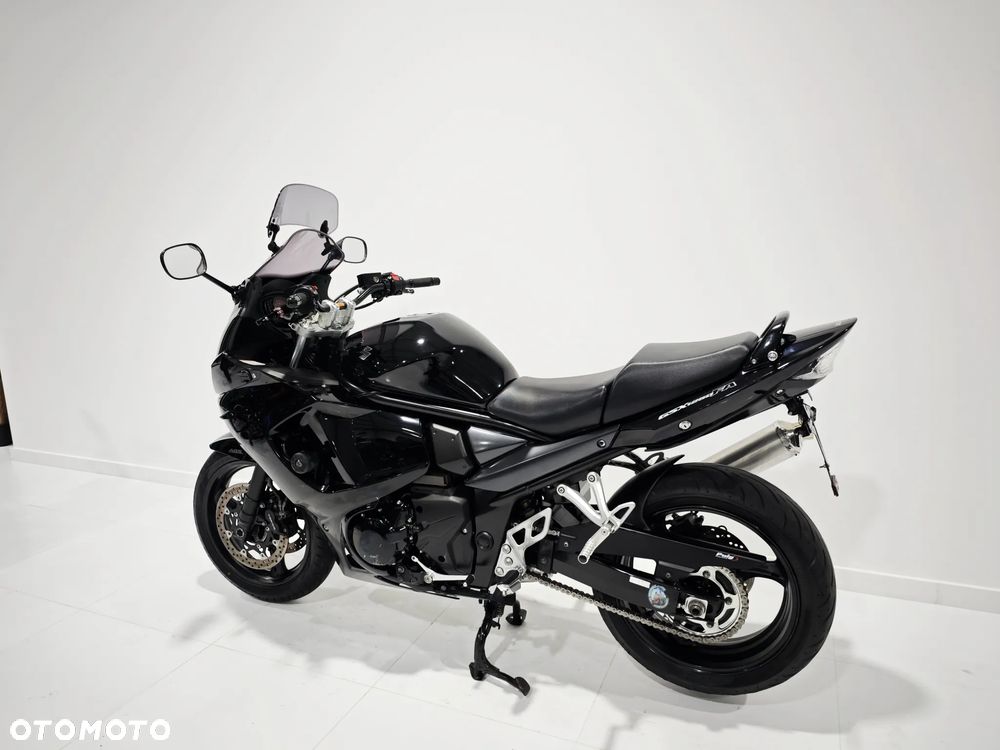 Suzuki GSX - 12