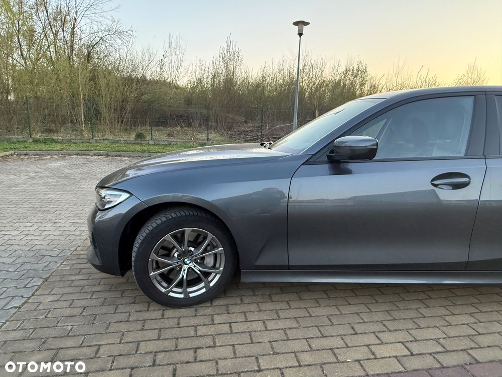 BMW Seria 3 330i - 5