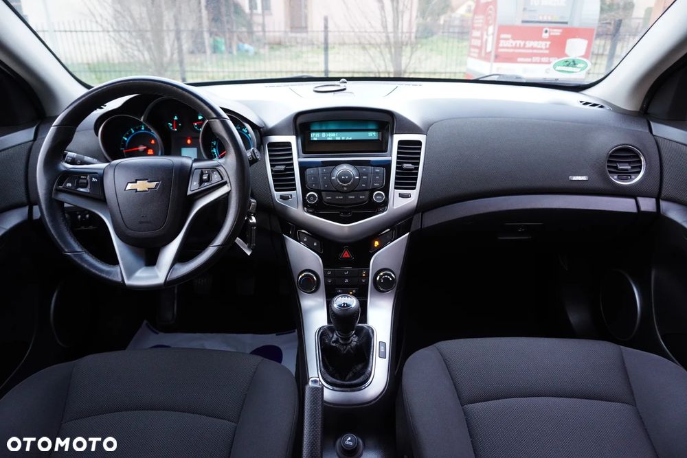 Chevrolet Cruze 1.6 LS+ - 8