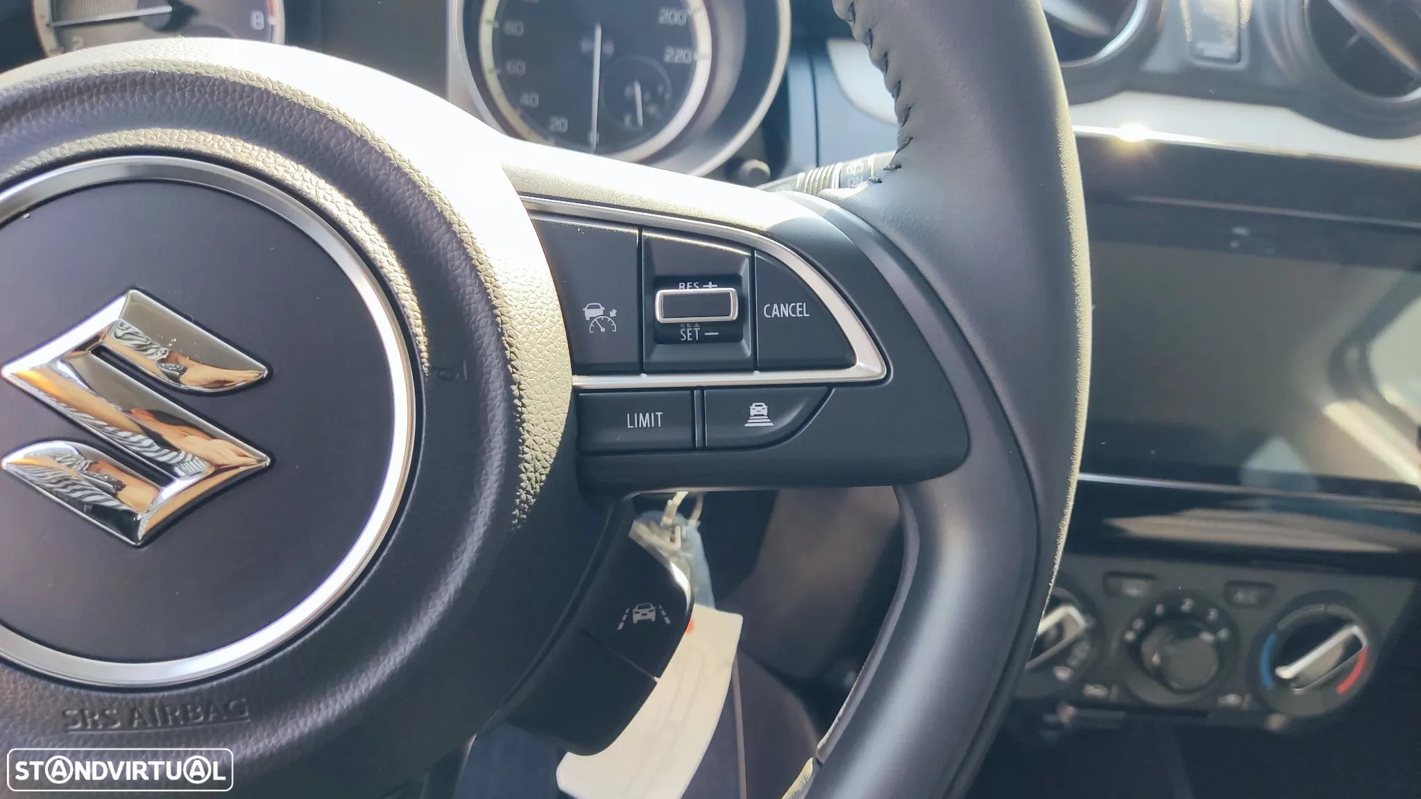 Suzuki Swift 1.2 Mild Hybrid GLE - 14
