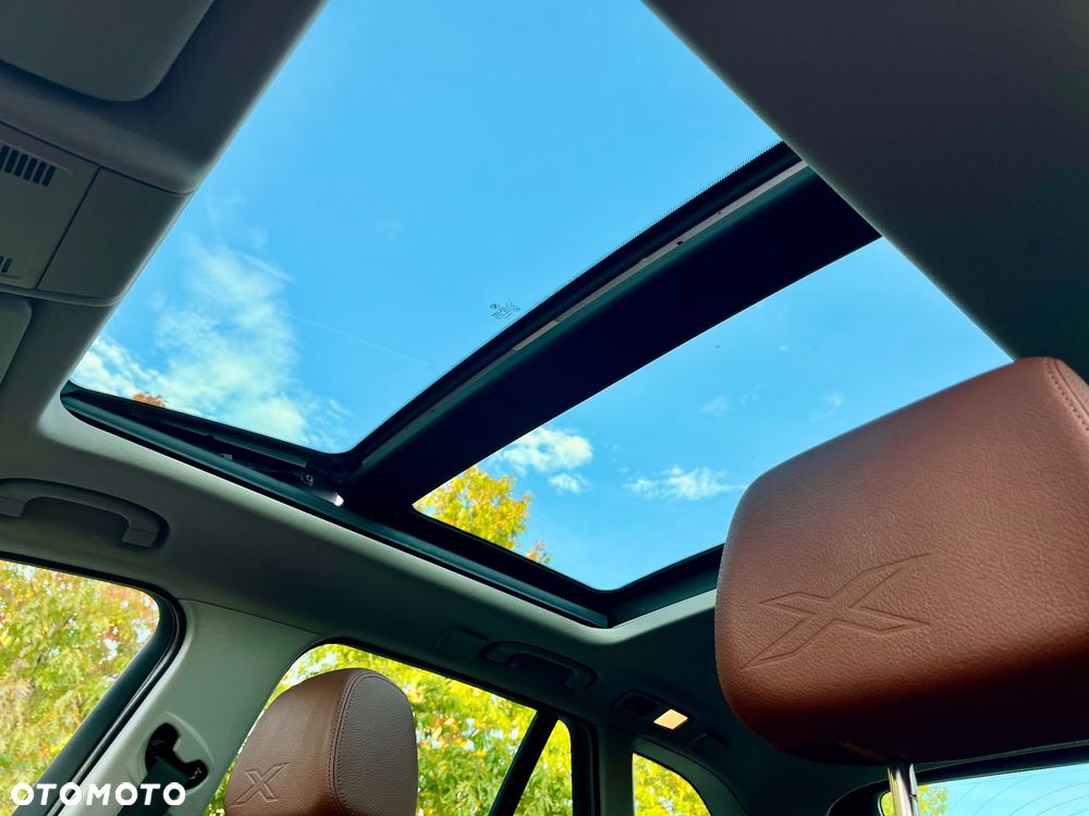 BMW X1 xDrive20i Sport Line - 35