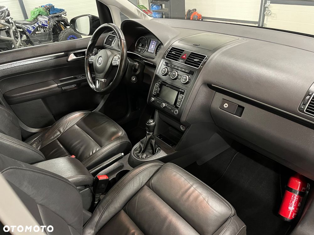 Volkswagen Touran 1.6 TDI DPF BlueMotion Technology Highline - 29