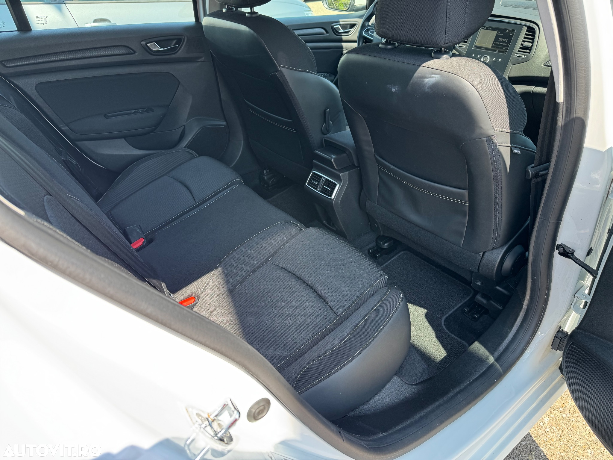 Renault Megane BLUE dCi 115 BUSINESS EDITION - 32