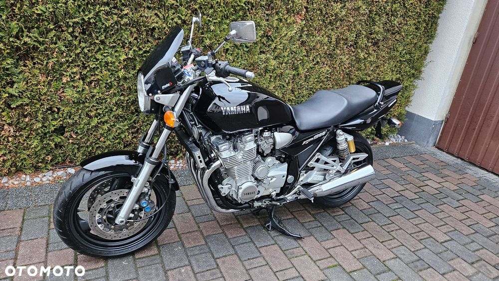 Yamaha XJR - 14