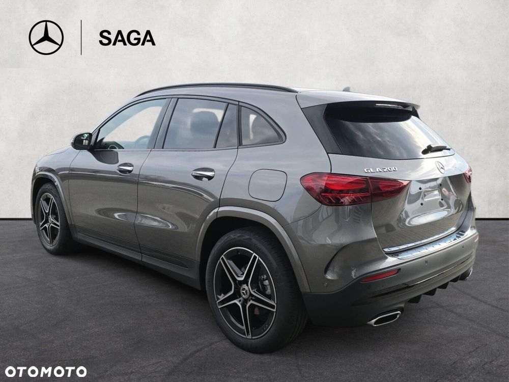 Mercedes-Benz GLA - 8