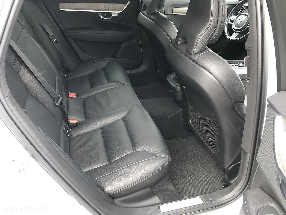 Volvo V90 Cross Country - 29