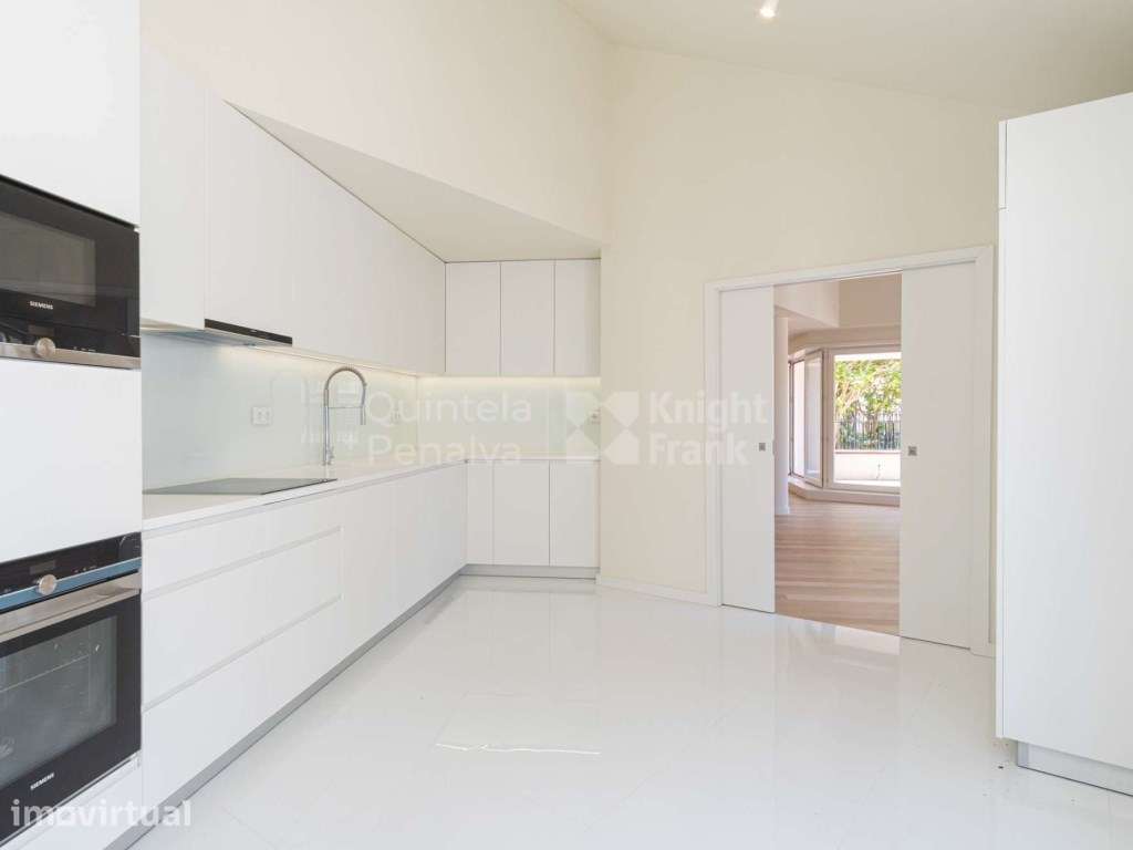 Apartamento T4 duplex com terraço e arrumos na Foz do Douro - Grande imagem: 4/25