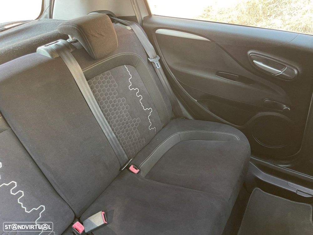 Fiat Punto 1.3 M-Jet Lounge S&S - 37