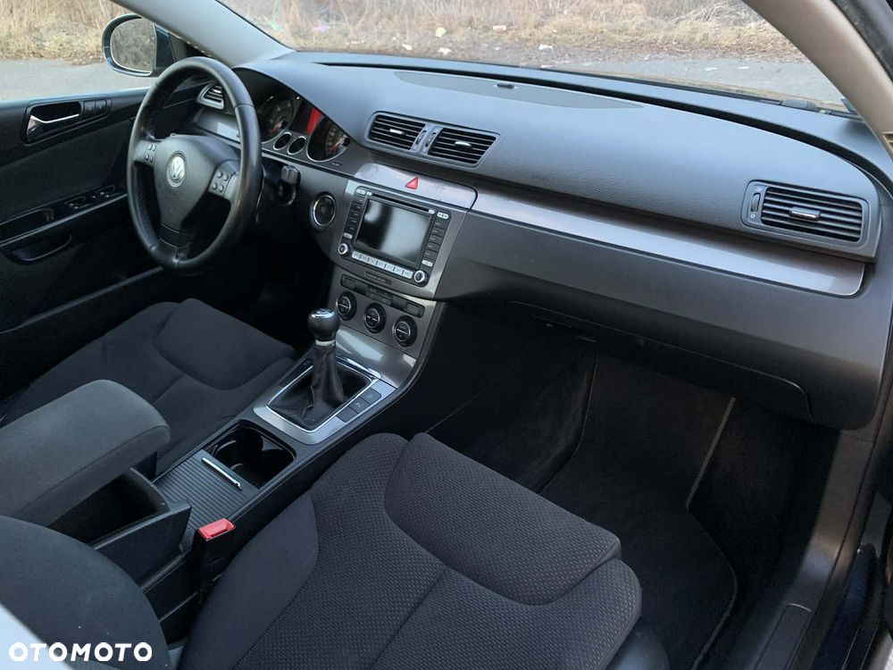 Volkswagen Passat 1.9 TDI DPF BlueMotion - 11