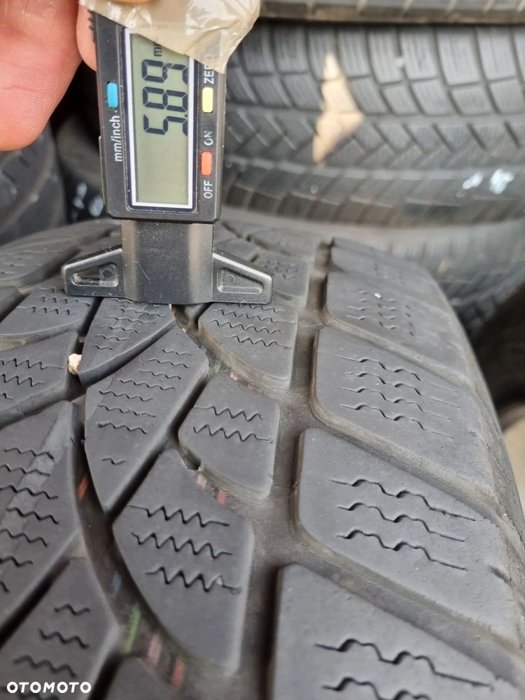 OPONY Dunlop SP Winter Sport 3D 215/60R17C 104/102H 2020r, 2x6mm db stan - 4