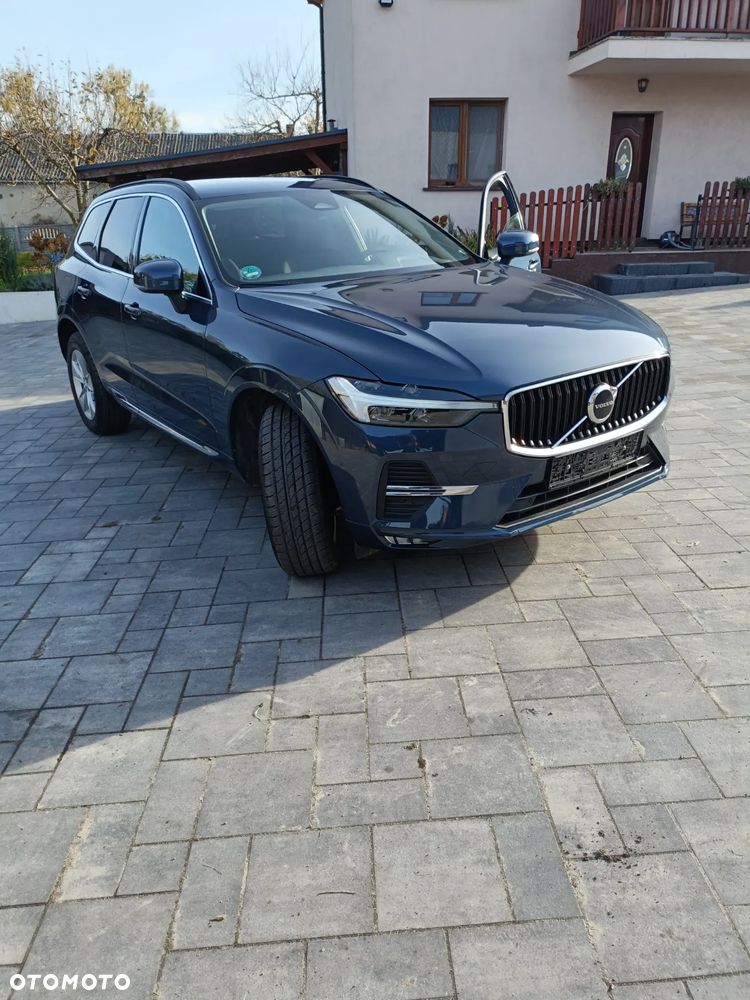 Volvo XC 60 B4 D AWD Geartronic Momentum Pro - 2