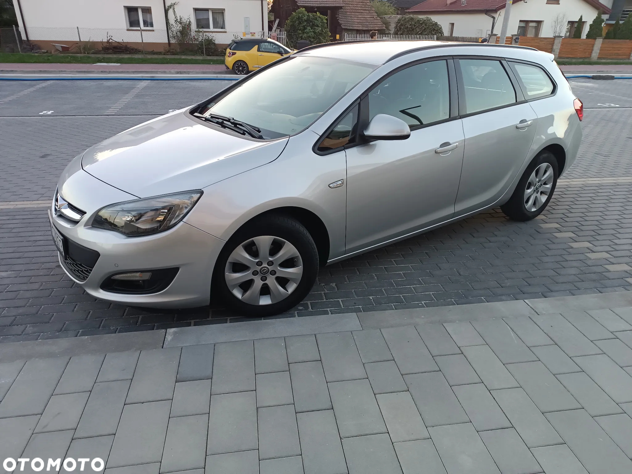 Opel Astra IV 1.4 T Cosmo EU6 - 7