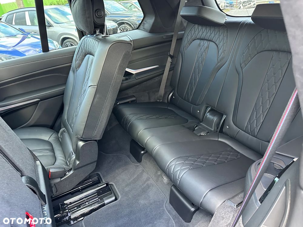 BMW X7 2025