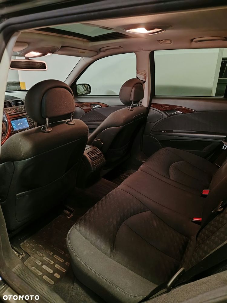 Mercedes-Benz E-Class 2004 photo 5