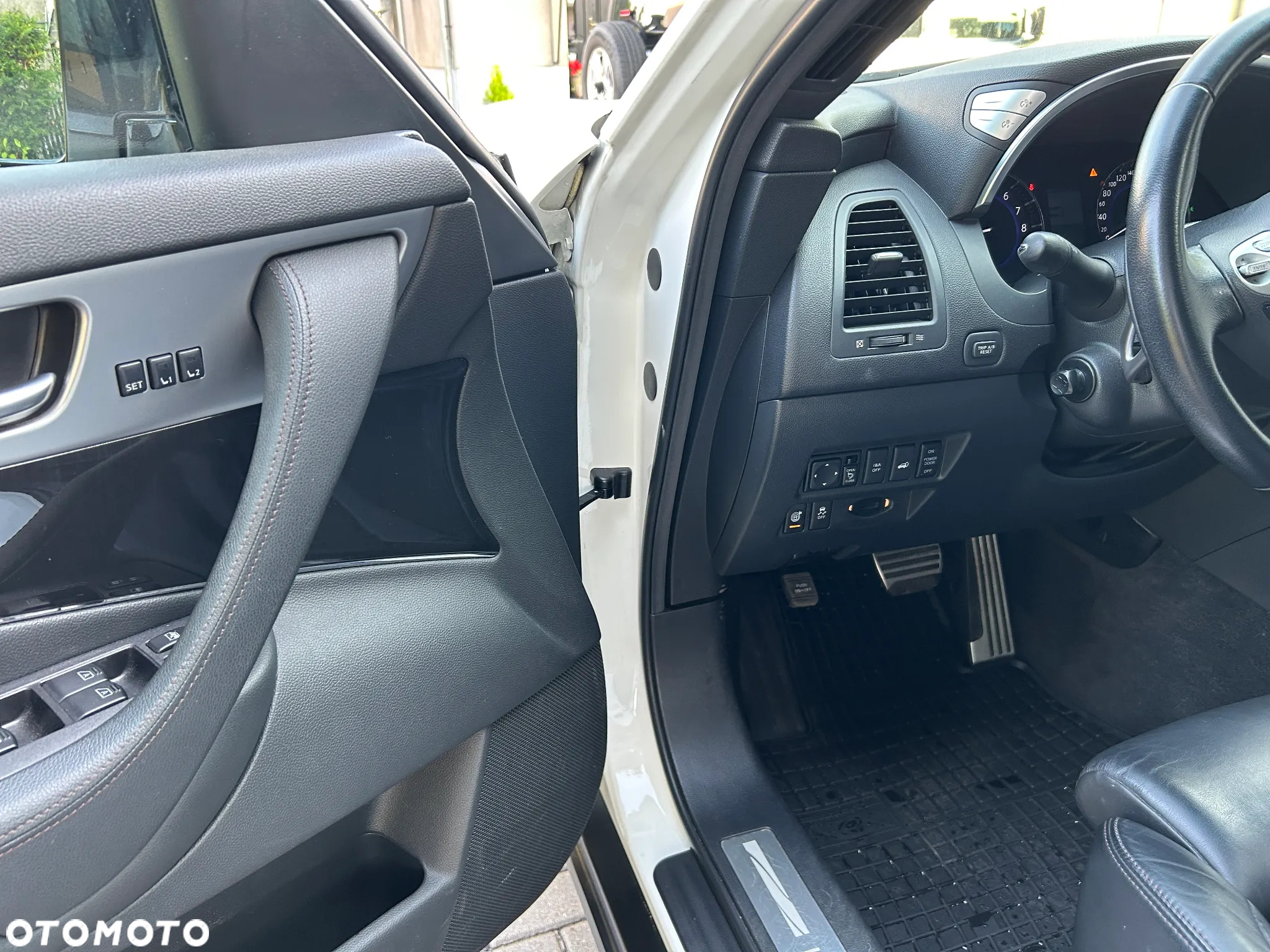 Infiniti QX70 3.7 S Premium - 9