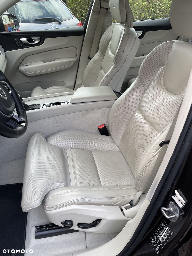 Volvo XC 60 D5 SCR AWD Inscription - 22