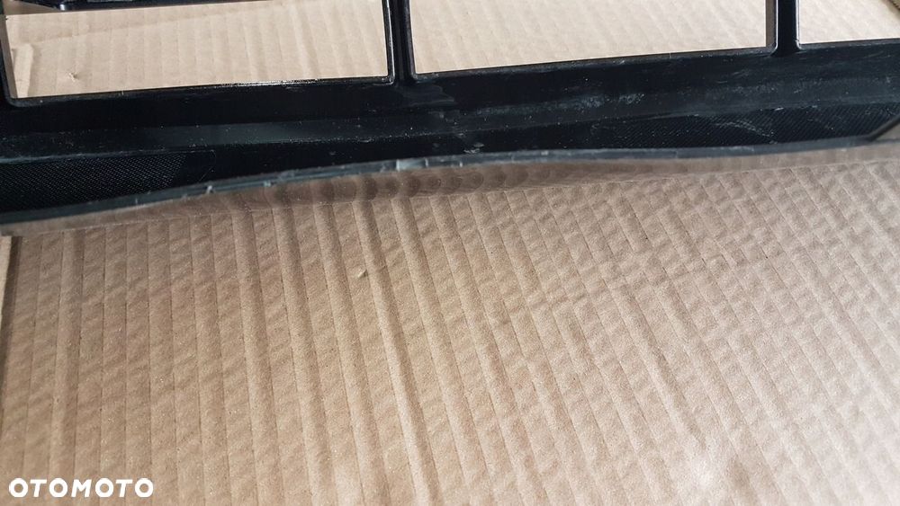 KRATKA ŚRODKOWA ZDERZAKA PRZÓD VOLVO XC60 LIFT R-DESIGN 32234959 - 12