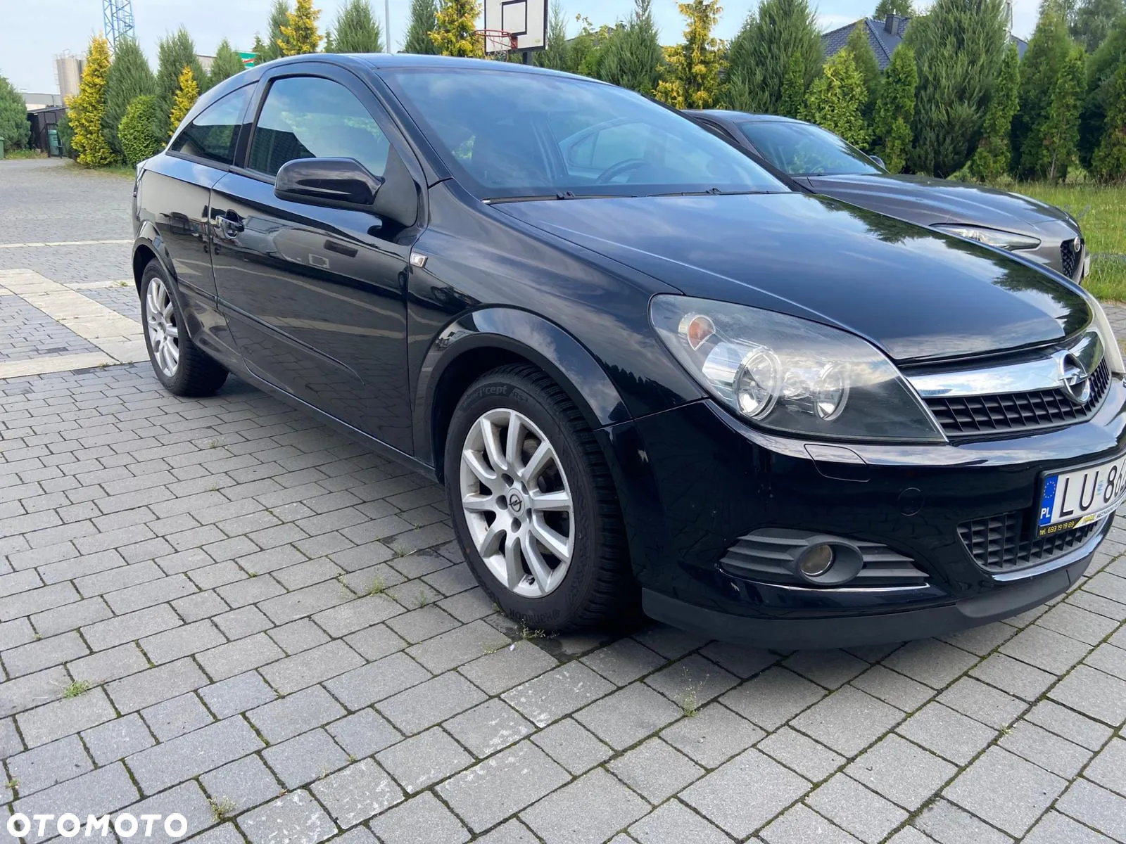 Opel Astra GTC 1.6 - 8