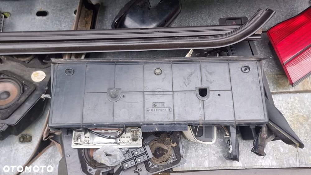 BLENDA KLAPY BAGAŻNIKA TYŁ BMW 8 E31 840 850 - 2