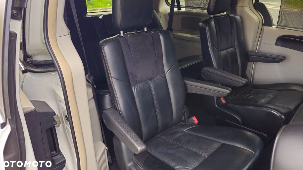 Chrysler Town & Country 3.6 Limited - 20
