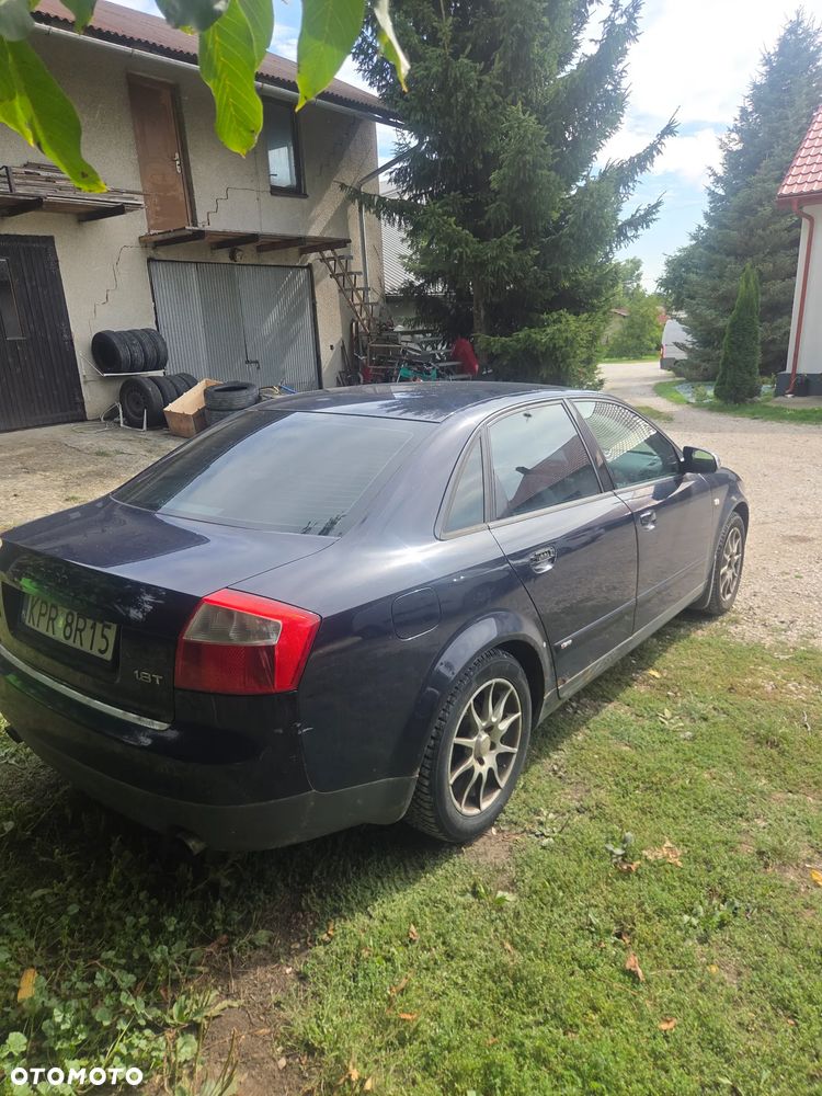 Audi A4 Limousine - 4