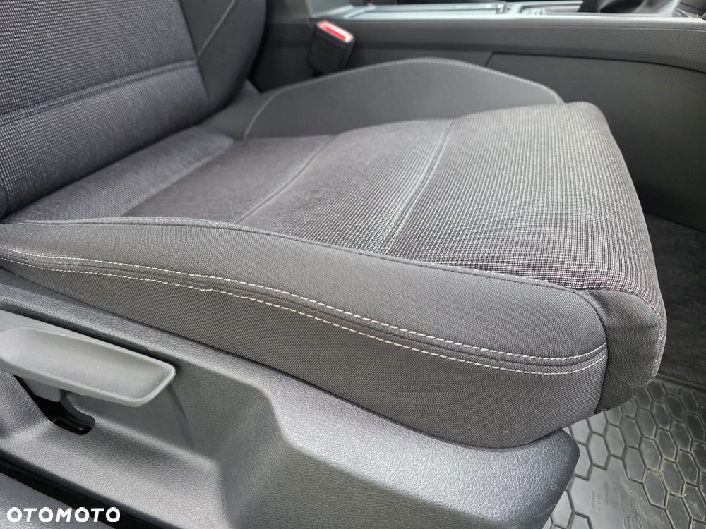 Volkswagen Passat 2.0 TDI SCR Comfortline - 39