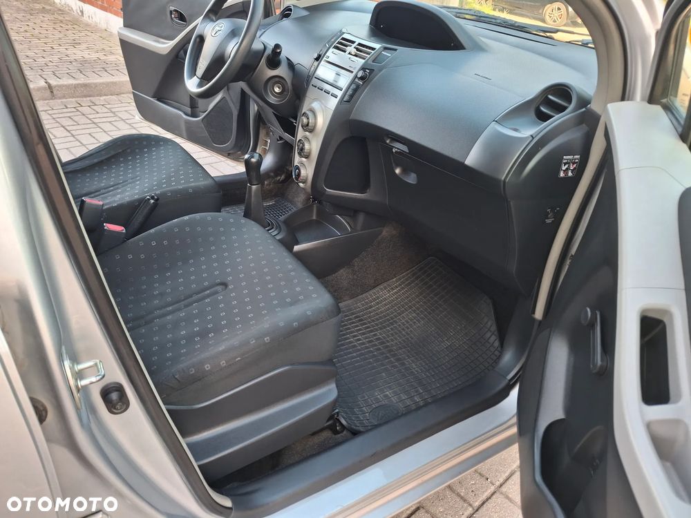 Toyota Yaris 1.0 Luna A/C - 23