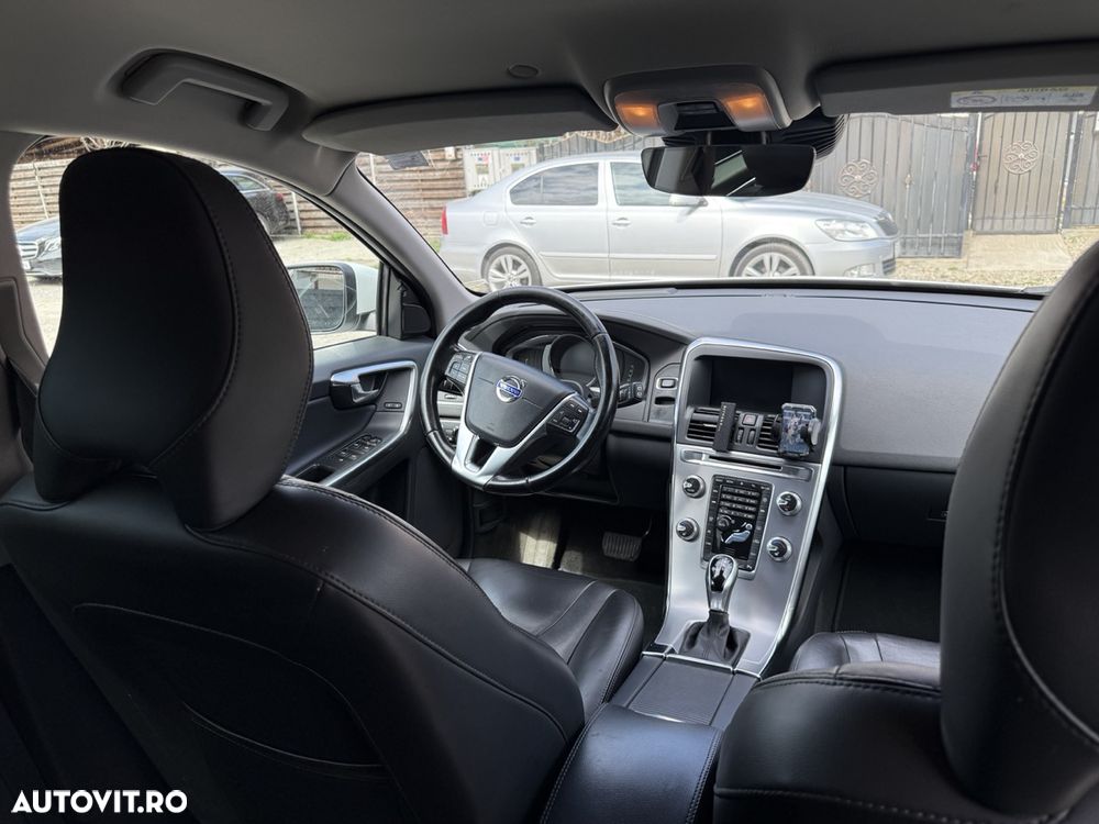 Volvo XC 60 D4 Momentum Pro - 21